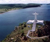 Pai e filhas são baleados na porta de casa em Pão de Açúcar