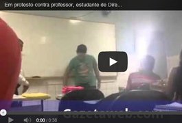 Aluno de Direito protesta contra professor e tira a calça durante aula