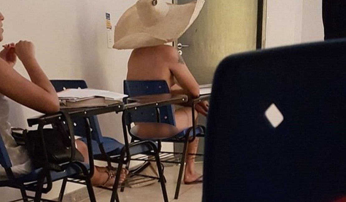 Aluno assiste aula em faculdade de Goiás totalmente nu