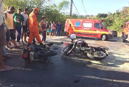 Após colisão, motos pegam fogo e duas pessoas ficam feridas