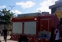 Ônibus invade galeria após perder o controle e causa destruição no interior de Alagoas