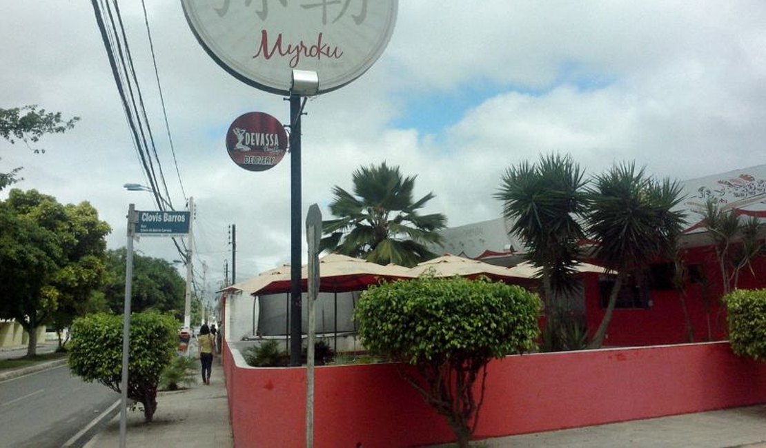 Seis elementos armados invadem e assaltam restaurante na Avenida Ceci Cunha em Arapiraca