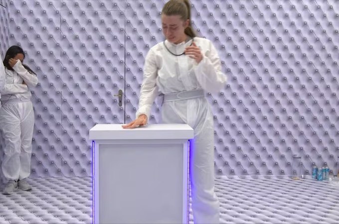 Elisa aperta o botão vermelho do Quarto Branco do BBB 26 e desiste da disputa