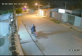 Vídeo mostra assaltante preso no Verdes Campos sendo surpreendido por vítima armada: 'Perdeu'