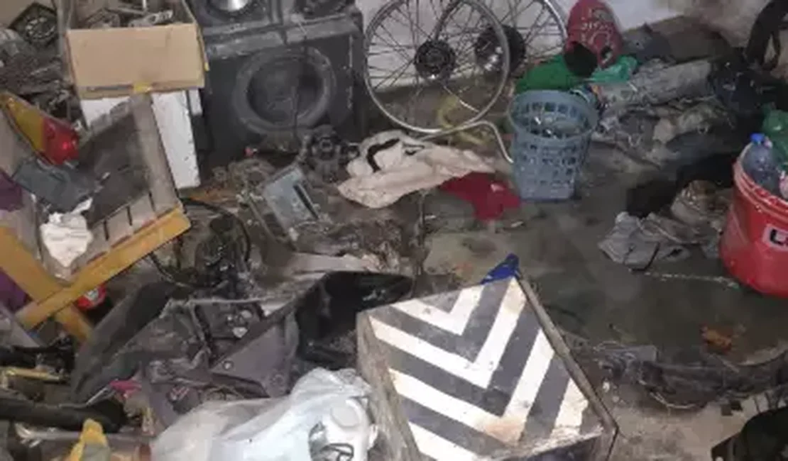 Polícia Militar prende dois jovens acusados de desmanche de veículos roubados em Rio Largo