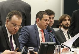 Idade mínima para aposentadoria de policiais permanece em 55 anos