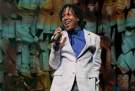 Djavan se apresenta em Maceió durante os 198 anos da cidade