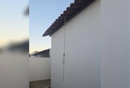 Mulher é encontrada morta em sua cama após ser enforcada supostamente pelo ex-marido, no bairro Massaranduba