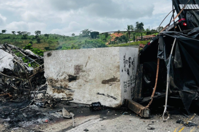 Motorista de carreta envolvida em acidente com 41 mortos se entrega à polícia