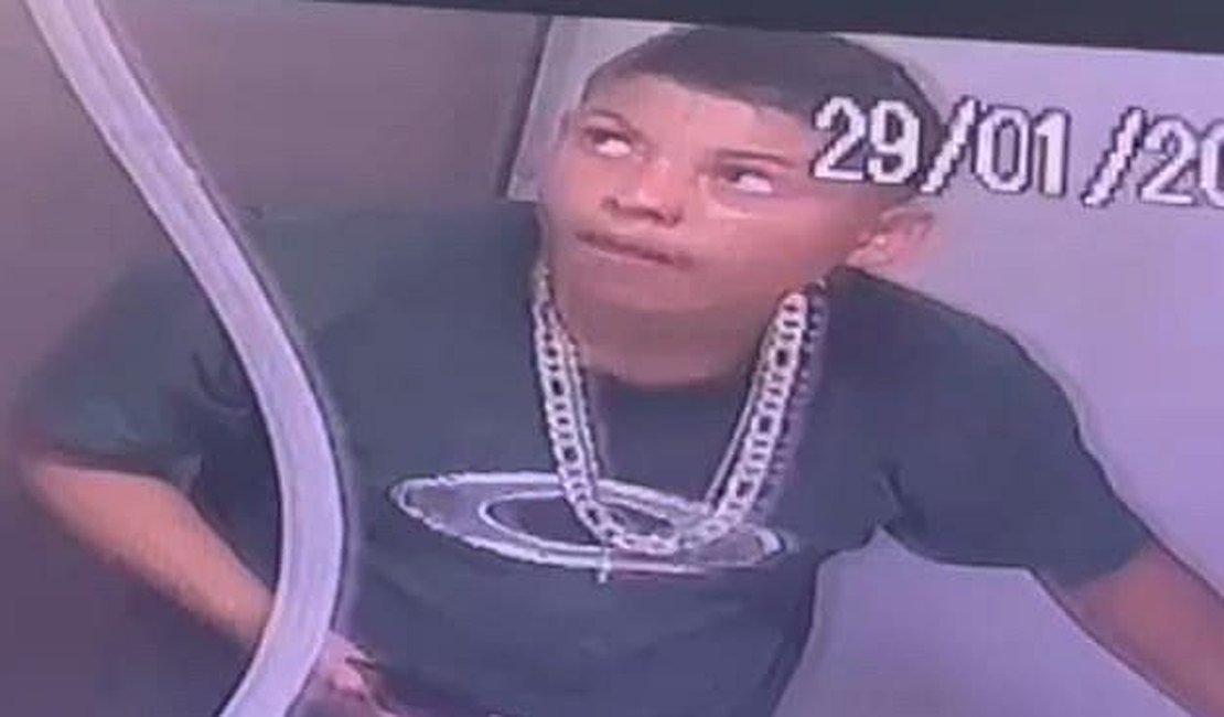 Vídeo. Criminoso pernoita em ﻿shopping e furta ﻿R$ 800 mil em joias, em Maceió