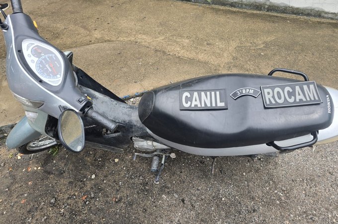 Homem é preso após ser flagrado furtando moto e diz que 'decidiu pegar' o veículo após vê-lo estacionado, em Arapiraca