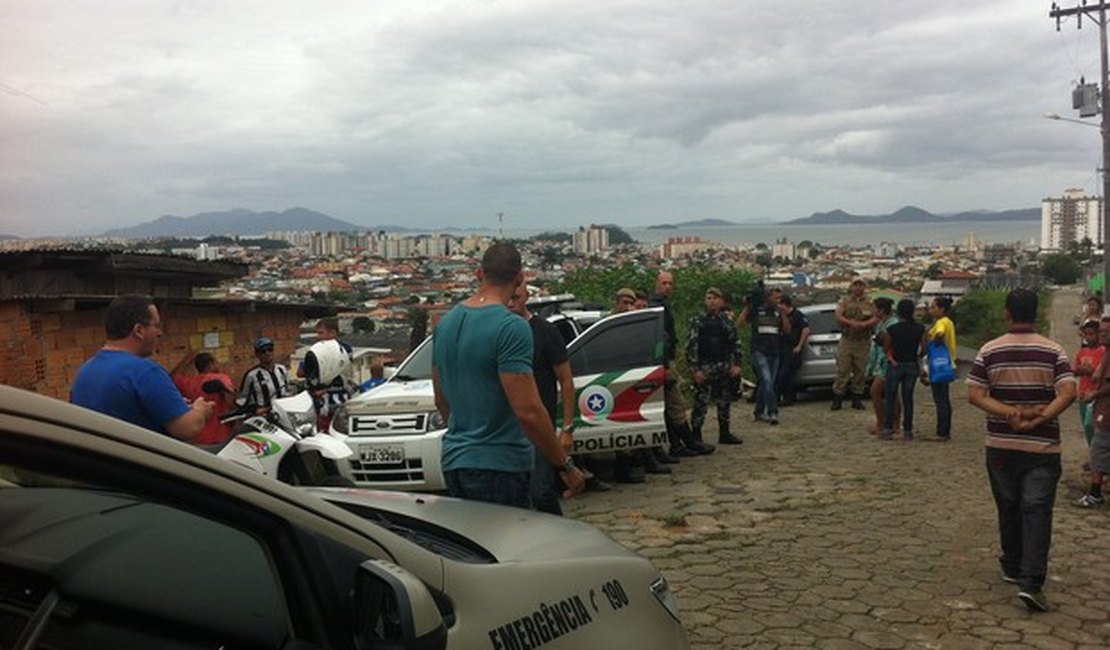 Homem é morto após assaltar festa sem saber que era uma confraternização de policiais