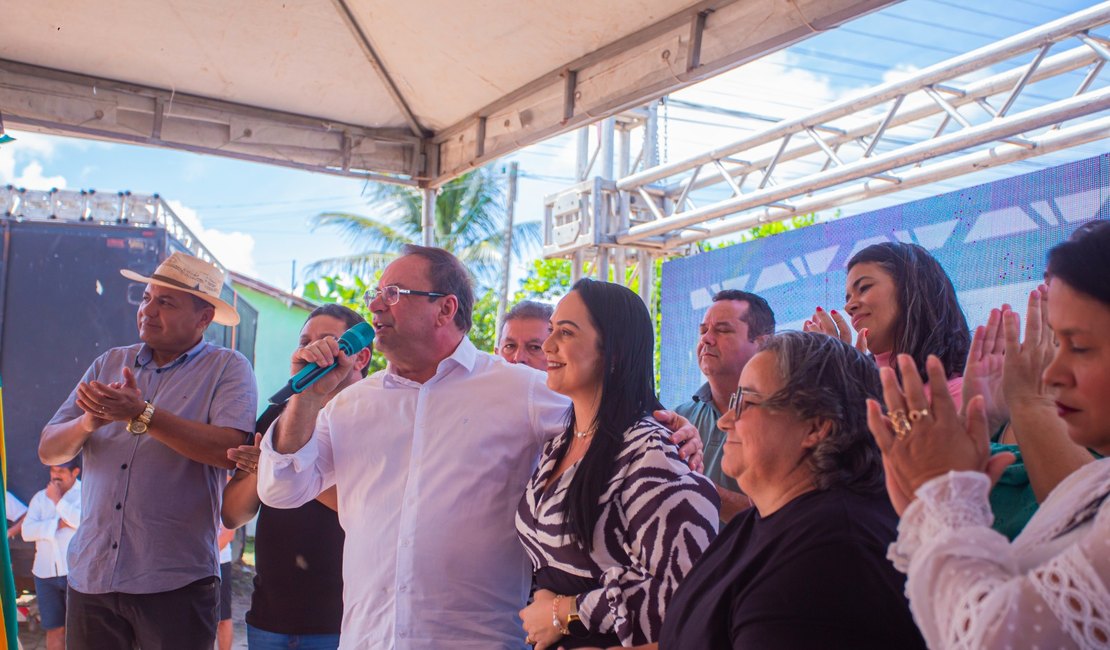 Prefeito Luciano entrega unidade de saúde e anuncia pavimentação de ruas e escola no Pé-leve Velho