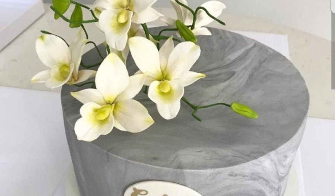 Bolo de casamento de Carlinhos Maia terá 500 flores de açúcar