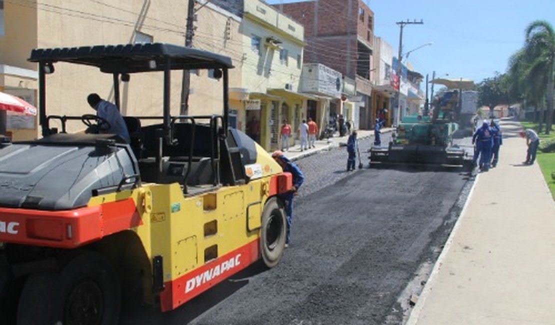 Prefeitura inicia recapeamento para implantar binário no Centro