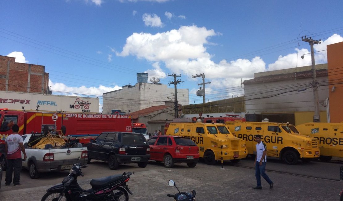 Vídeo. Suposto princípio de incêndio atinge empresa de transportadora de valores em Arapiraca