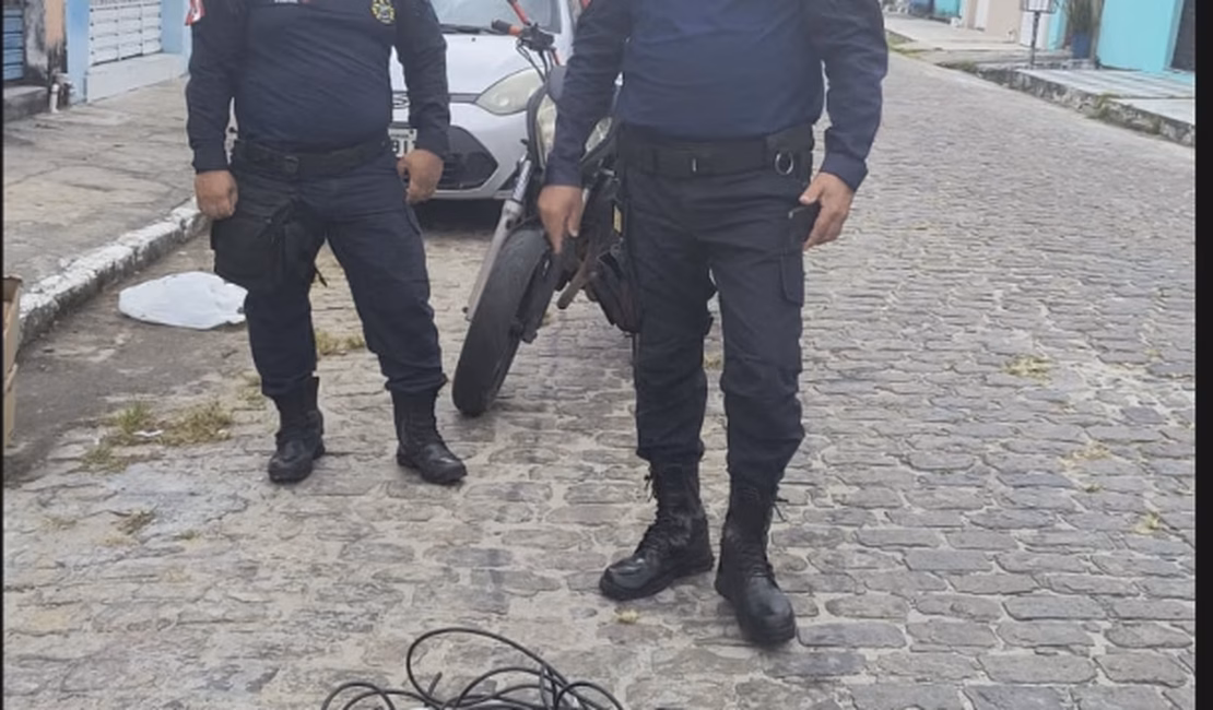 Novo furto na iluminação de Natal é frustrado e Guarda Patrimonial recupera fios da Praça Clementino do Monte