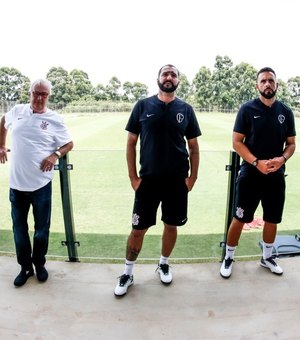 Novo técnico, Danilo é apresentado ao elenco sub-23 do Corinthians