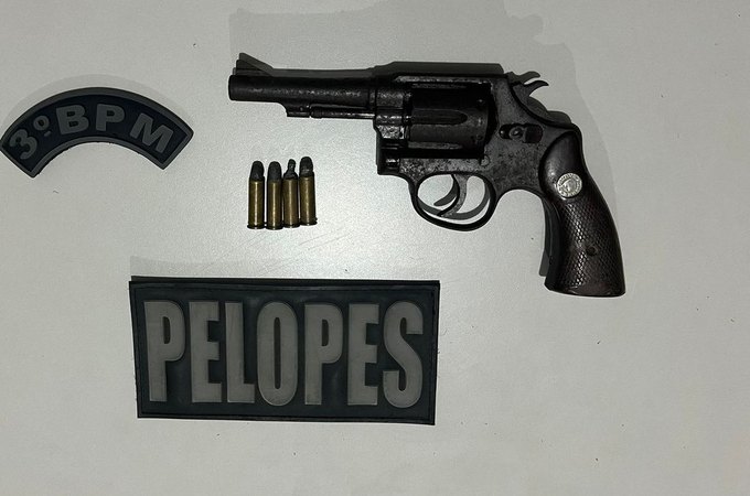 Homem é preso com revólver e munições após denúncias de tiros, em Arapiraca