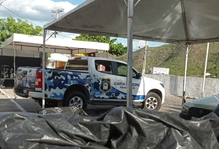 Em pleno carnaval, Prefeitura de Piranhas prejudica comerciantes e remove barracas e trailers para estacionamento do CISP