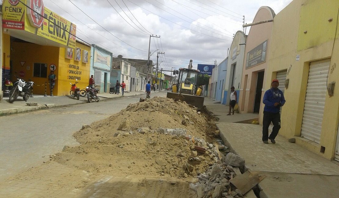 Prefeitura vai solicitar licitação emergencial para pavimentar ruas de Arapiraca