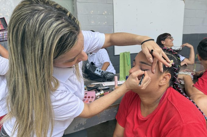 Semu realiza 'Dia Delas' e leva cuidado e dignidade a mulheres do Presídio Santa Luzia
