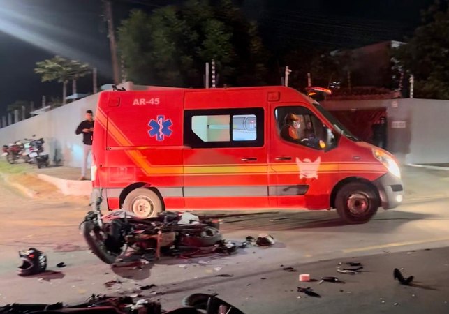 Colisão frontal deixa motociclistas gravemente feridos na Avenida Benjamin Freire de Amorim, em Arapiraca