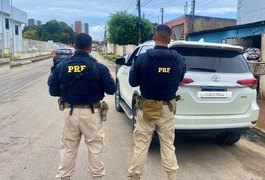Polícias Rodoviária Federal e Civil prendem homem com veículo adulterado no bairro Caititus