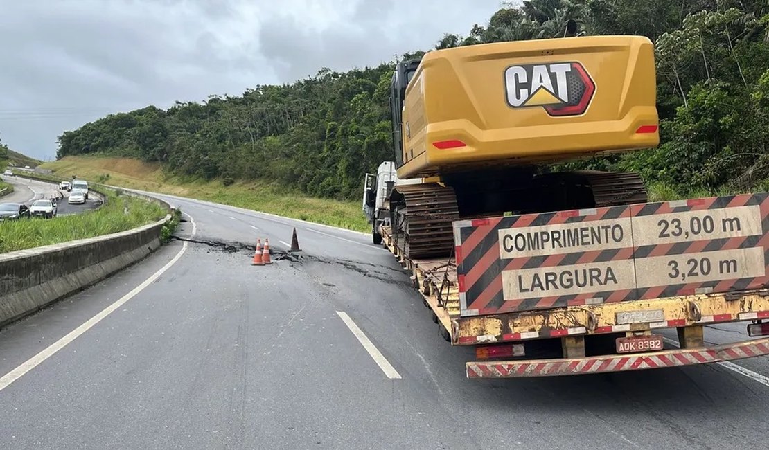 Rachaduras surgem na BR-101 em São Miguel dos Campos e trecho é interditado