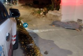 Jovem de 20 anos é morto com disparos de arma de fogo próximo a escola, em Arapiraca