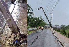 Motociclista colide contra poste, que fica pendurado por fiação, no Brisa do Lago