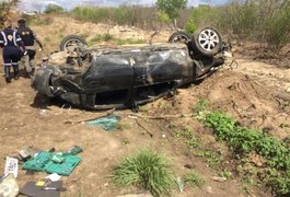Mulher com problemas psicológicos causa capotamento em Delmiro Gouveia