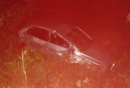 Capotamento de veículo deixa homem ferido na BR 101, no Pilar