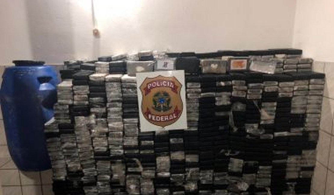 PF e PM prendem trio e apreendem 1,5 tonelada de cocaína em caminhão