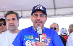Ricardo Paranhos realiza mega adesivaço