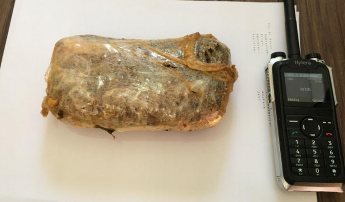 Mulher é presa tentando entrar entrar no Cadeião com maconha escondida em marmita