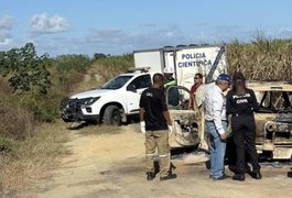 Corpo carbonizado é encontrado em carro incendiado no interior alagoano; vítima pode ser líder comunitário desaparecido