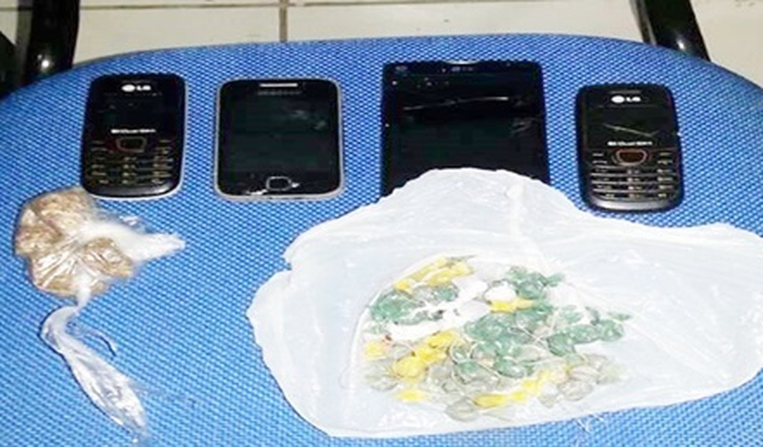 Polícia apreende celulares e drogas em celas de delegacia em Alagoas