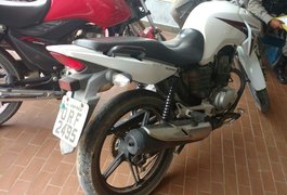 PM recupera, na Vila Bananeira, motocicleta roubada em Arapiraca