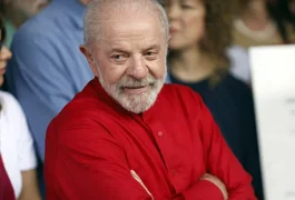 Lula bate Flávio Bolsonaro por 15 pontos e Tarcísio por 5 no 2º turno, diz Datafolha