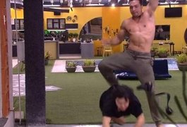 BBB20: Petrix derrubou Pyong para atender ao Big Fone? Veja o vídeo em câmera lenta