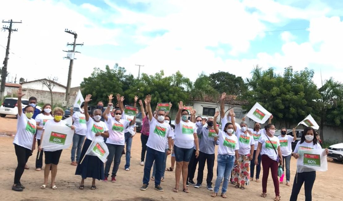 Professores de Lagoa da Canoa realizam manifestação contra a Prefeitura