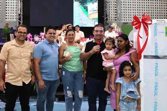 Prefeito Leandro Silva comemora sucesso do Bingo em Homenagem ao Dia das Mães e distribui grandes prêmios em Junqueiro