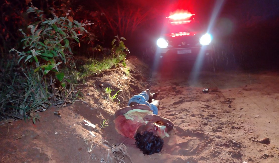 Homem com perfurações de arma branca é encontrado ensanguentado na zona rural de Arapiraca