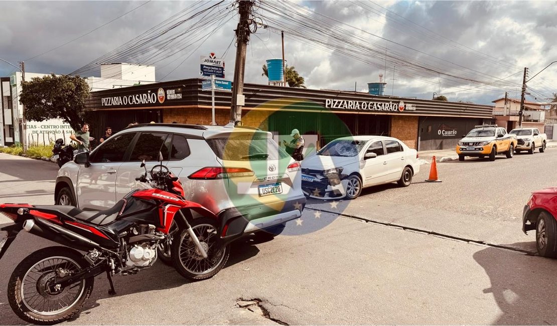 Colisão envolvendo quatro veículos no Baixão deixa dois motociclistas feridos