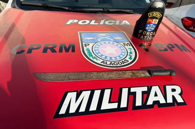 Força Tática do 1º BPM prende homem suspeito de ato obsceno contra menor na Praça da Faculdade, no Prado