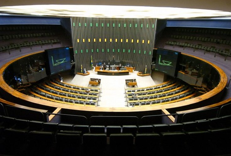 Câmara adia votação do projeto sobre renegociação da dívida dos estados