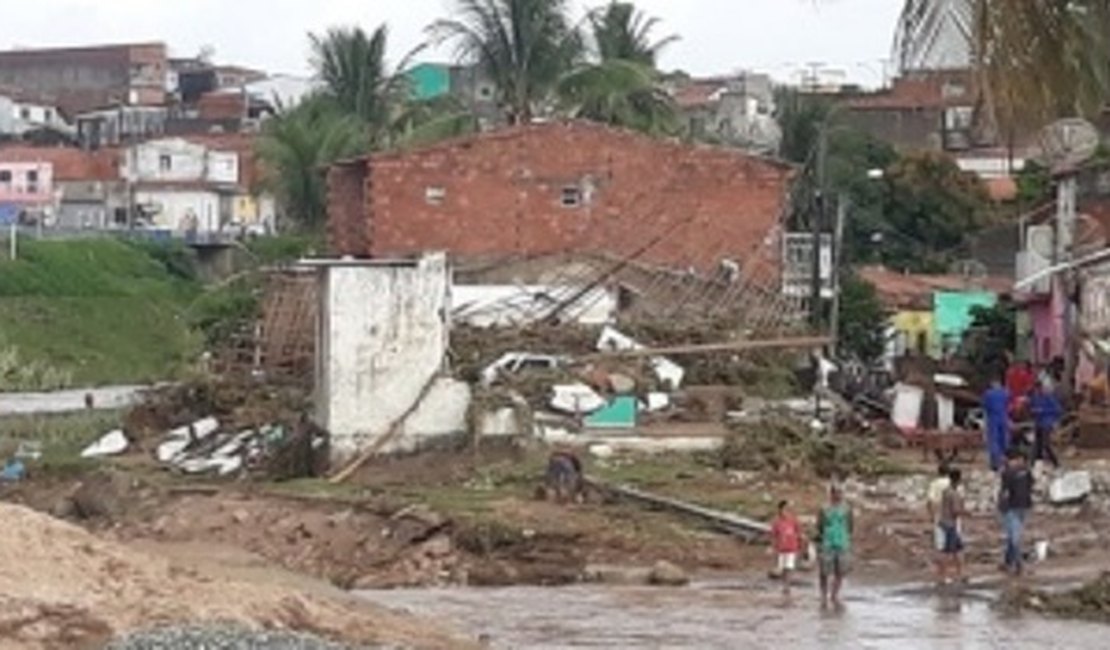 Ufal Arapiraca recebe donativos para ajudar moradores de Santana do Ipanema