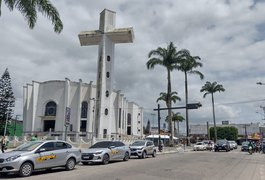 Homens arrombam porta e furtam equipamentos em estabelecimento em Arapiraca