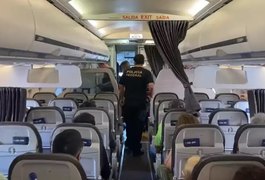Homem é preso dentro de avião por dever quase R$ 30 mil em pensão alimentícia